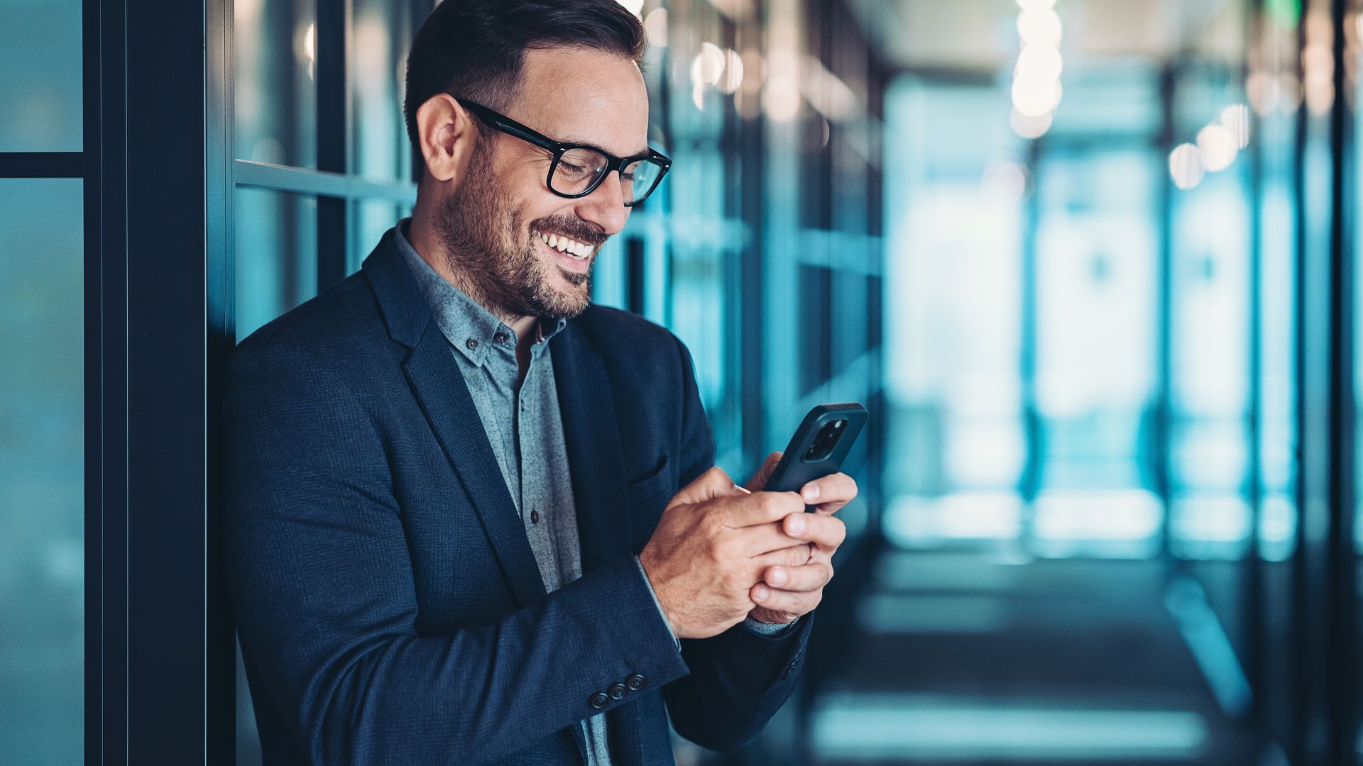 Smartphone Security Risks - SynchroNet