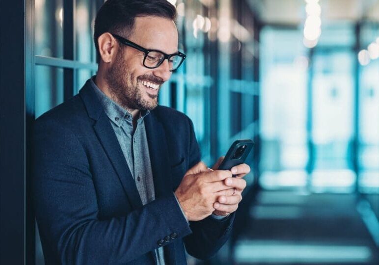 Smartphone Security Risks - SynchroNet